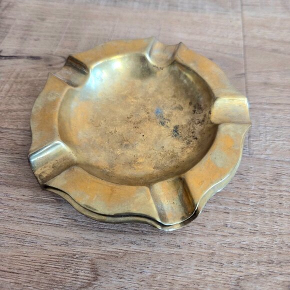 2 vintage brass ashtrays. - Picture 4 of 5